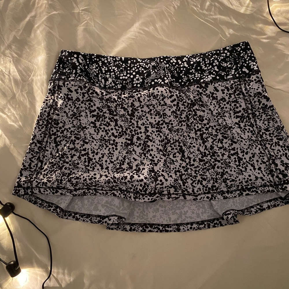 Lululemon quick pace skirt! Size 8 reg